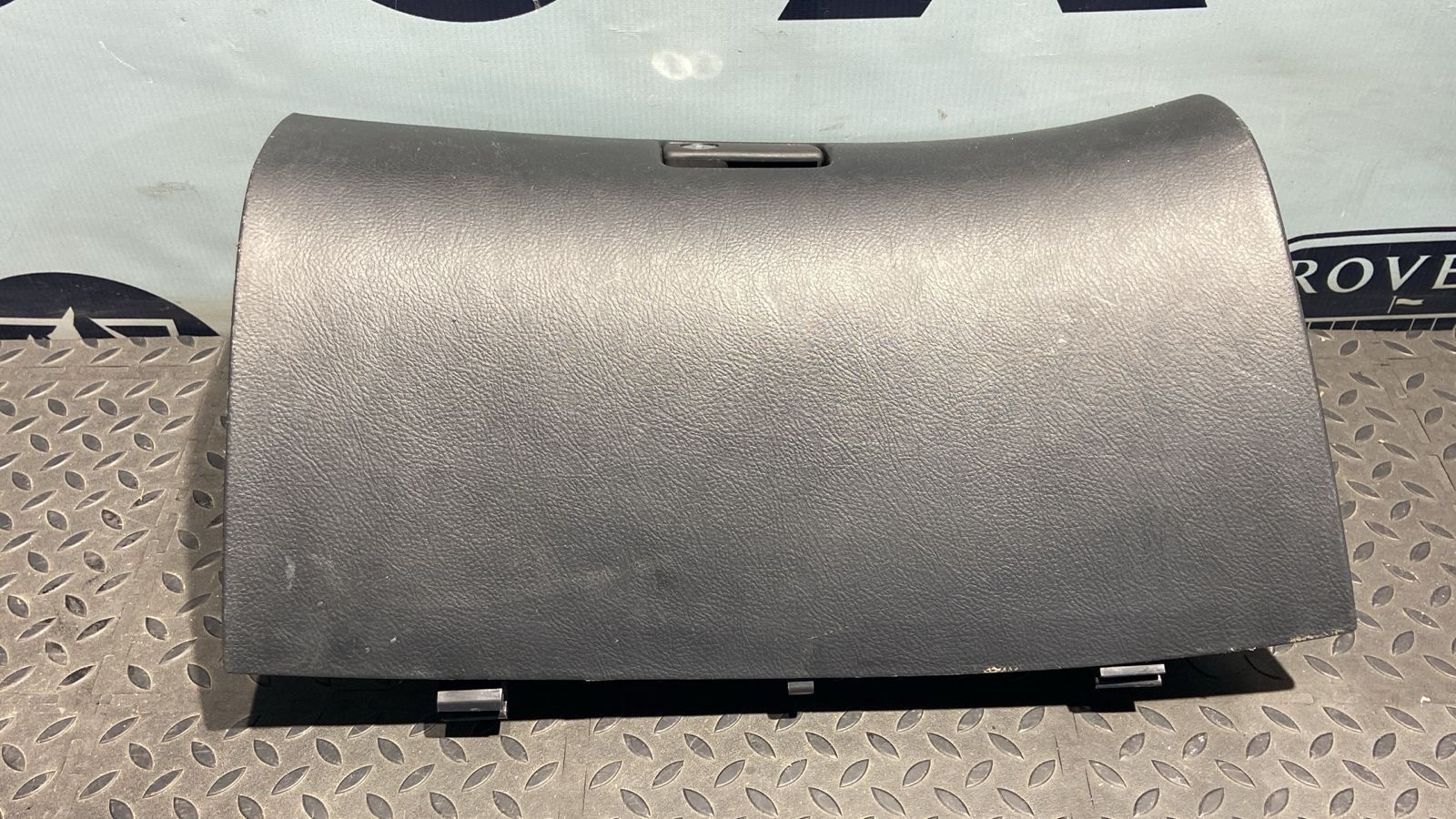 Бардачок Toyota Avensis/2 2003-2009