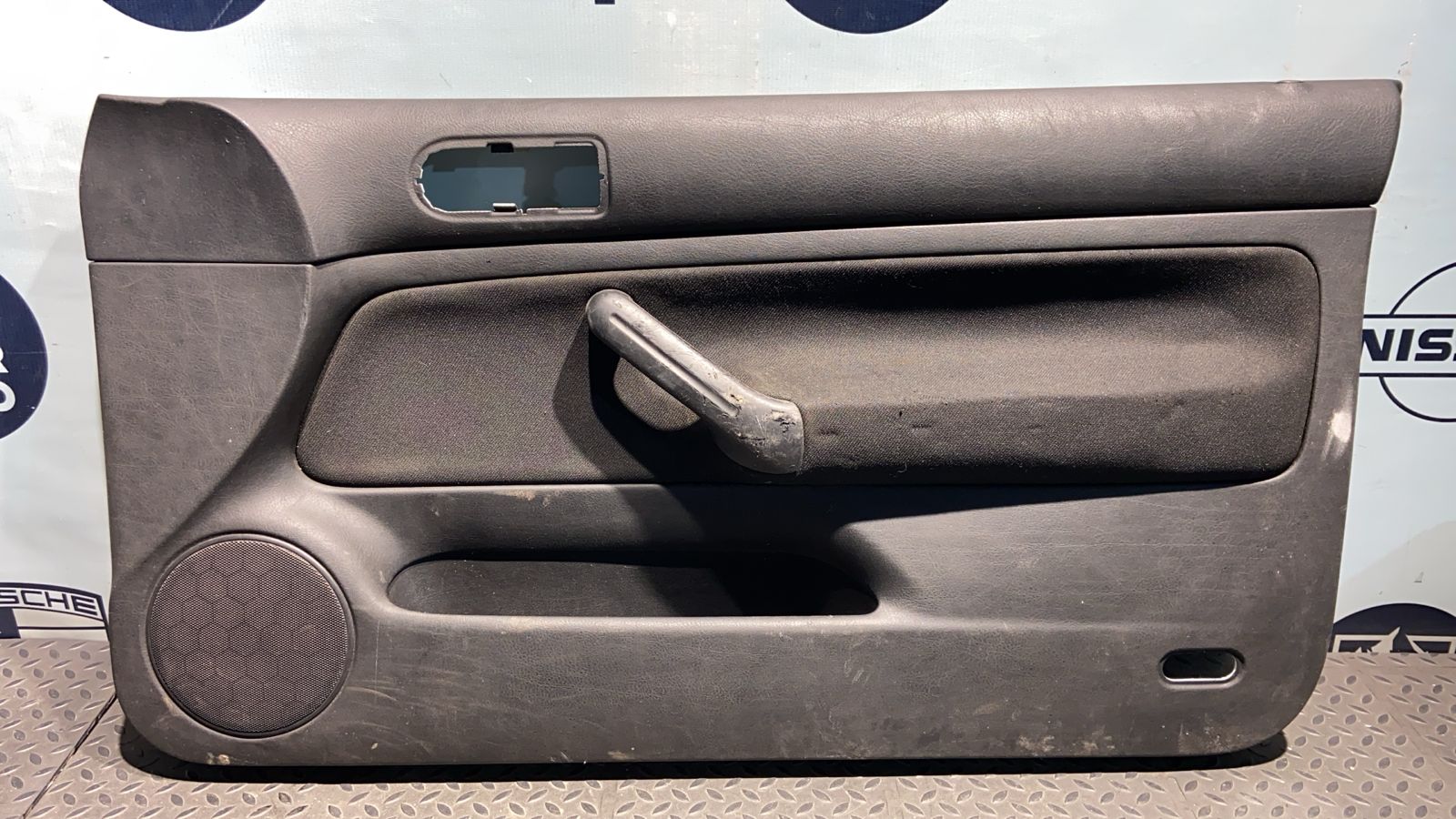 Обшивка двери передняя правая Volkswagen Golf/4 1997-2006