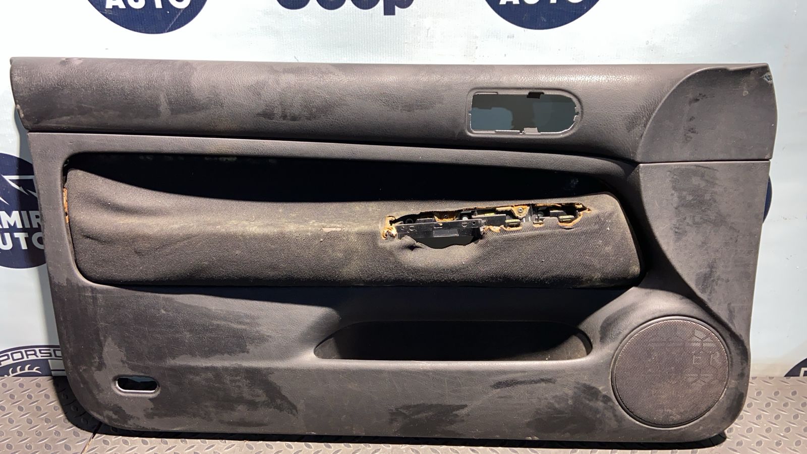 Обшивка двери передняя левая Volkswagen Golf/4 1997-2006