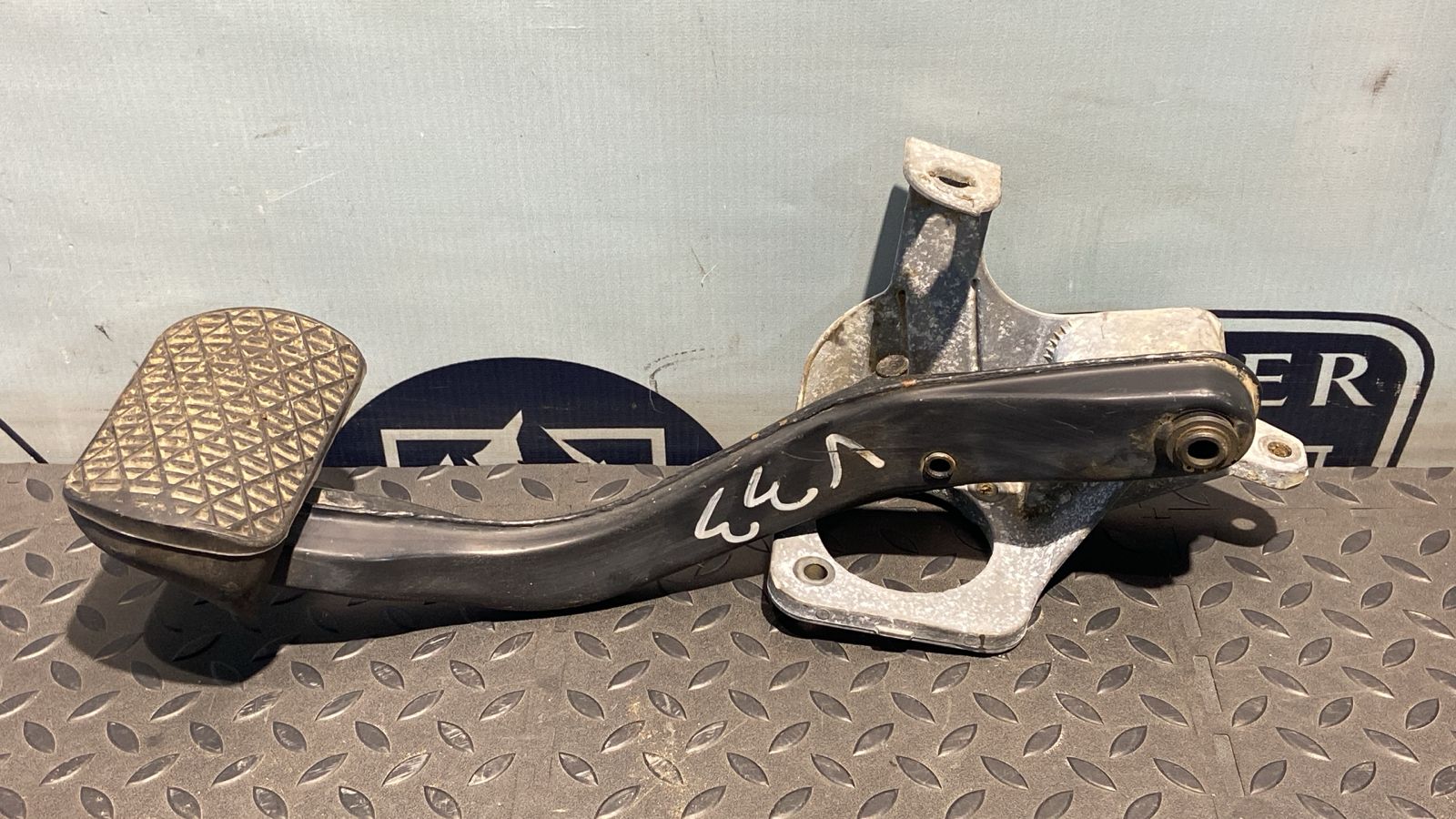 Педаль тормоза Mercedes E/W211 2002-2009