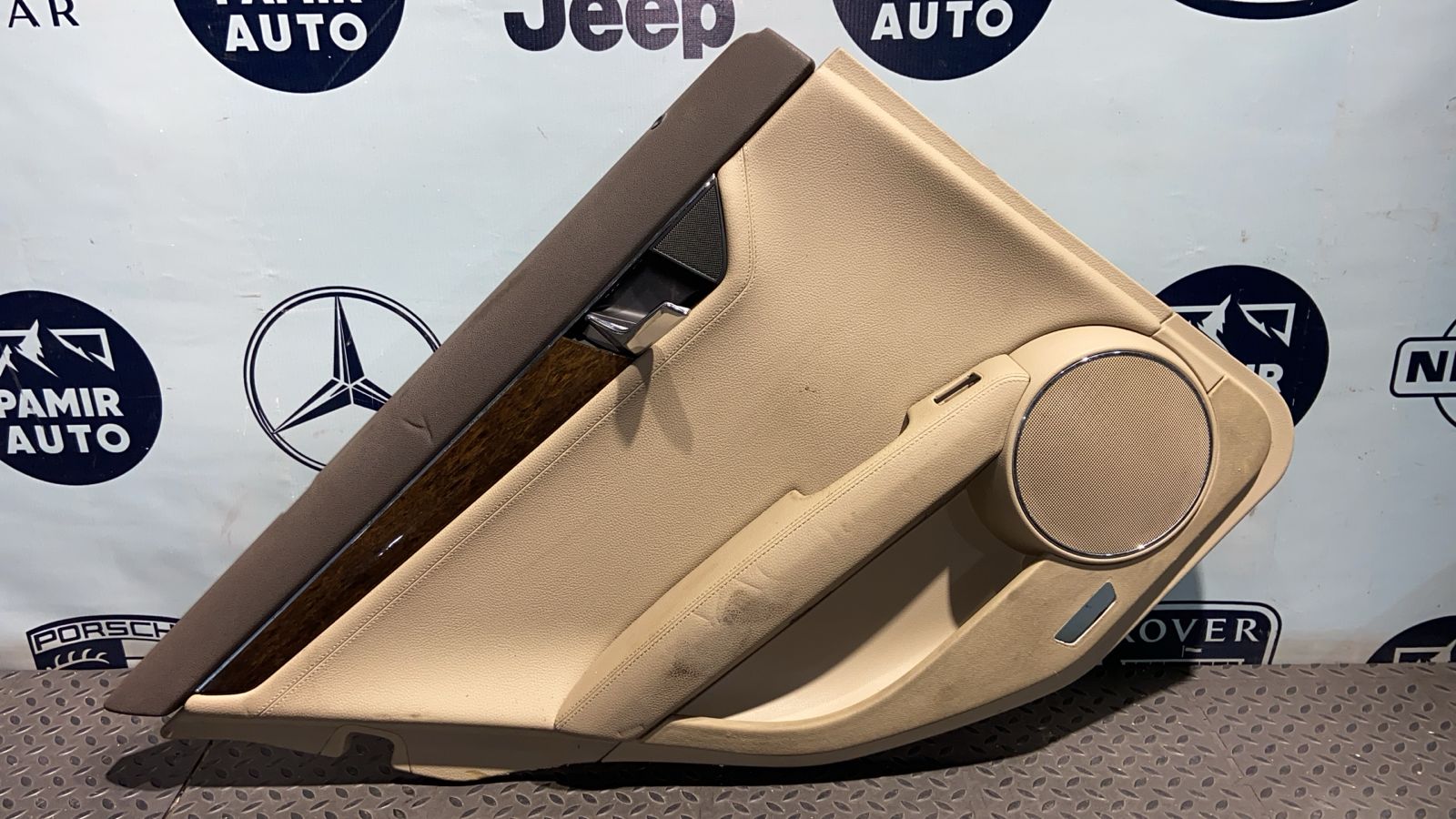 Обшивка двери задняя левая Mercedes C/W204 2006-2015