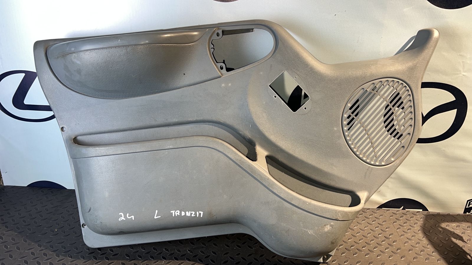 Обшивка двери передняя левая Ford Transit 2006-2013