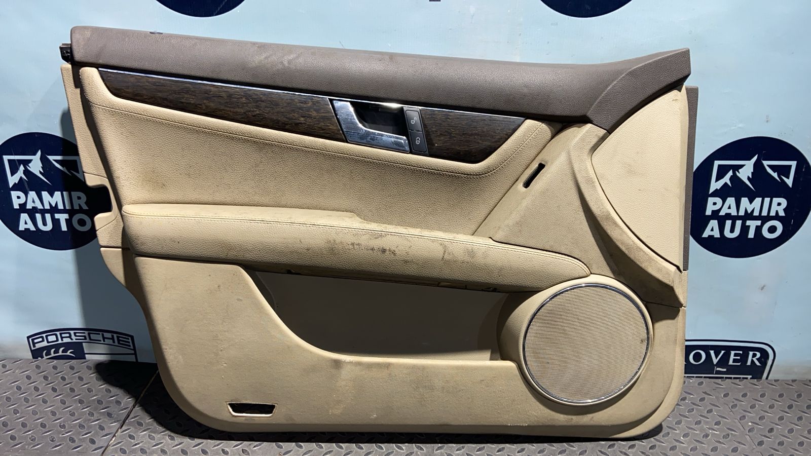 Обшивка двери передняя левая Mercedes C/W204 2006-2015