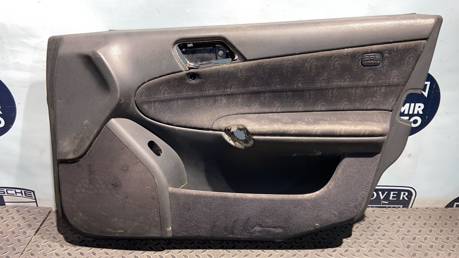 Обшивка двери передняя правая Mercedes C/W203 2000-2008