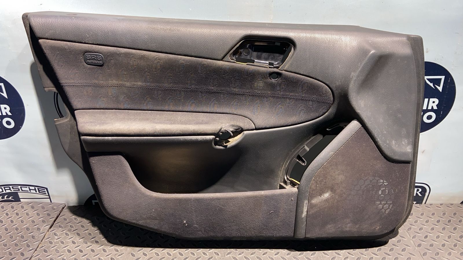 Обшивка двери передняя левая Mercedes C/W203 2000-2008