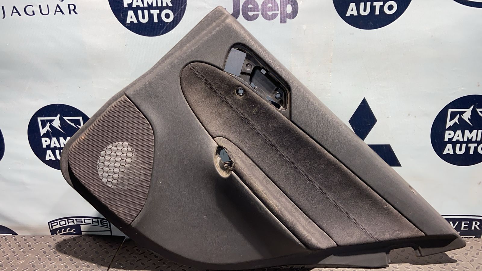 Обшивка двери задняя правый Mercedes C/W203 2000-2008