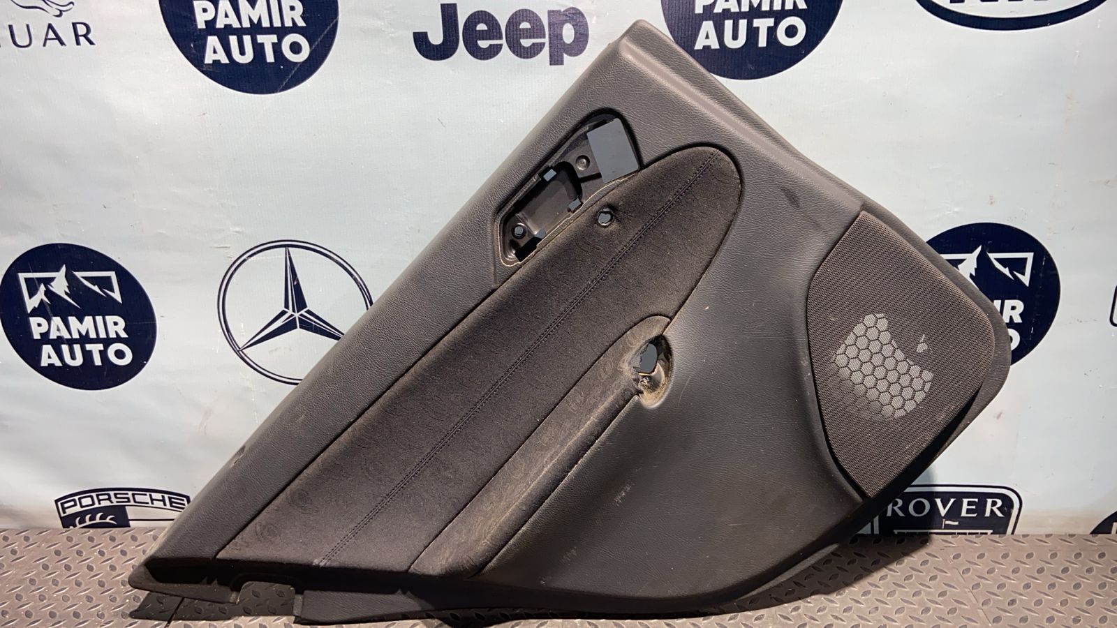 Обшивка двери задняя левая Mercedes C/W203 2000-2008