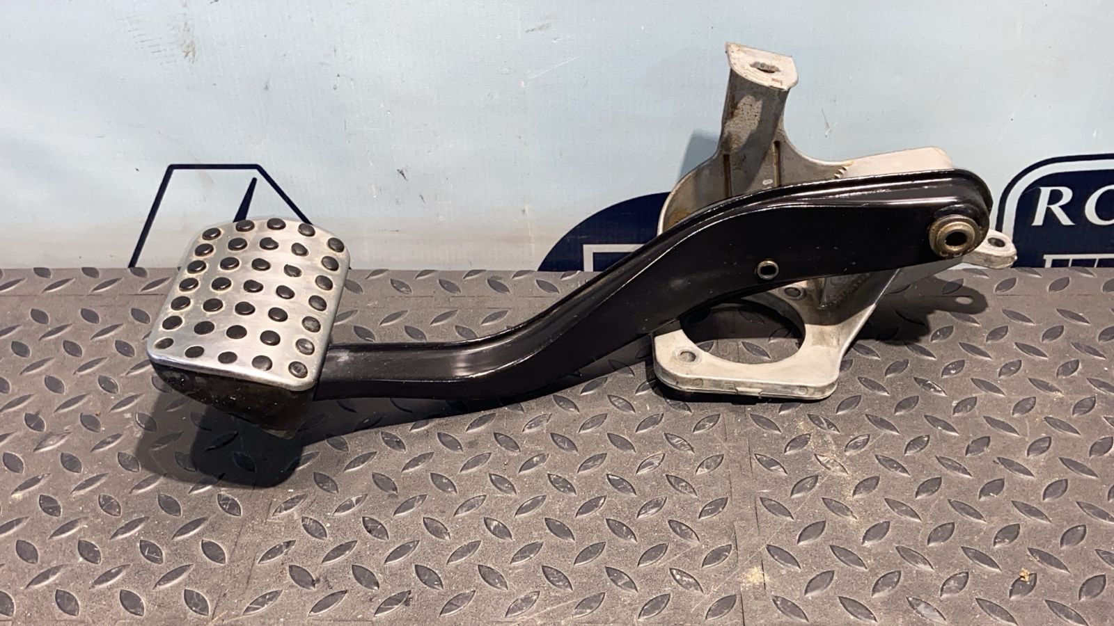 Педаль тормоза Mercedes E/W211 2002-2009