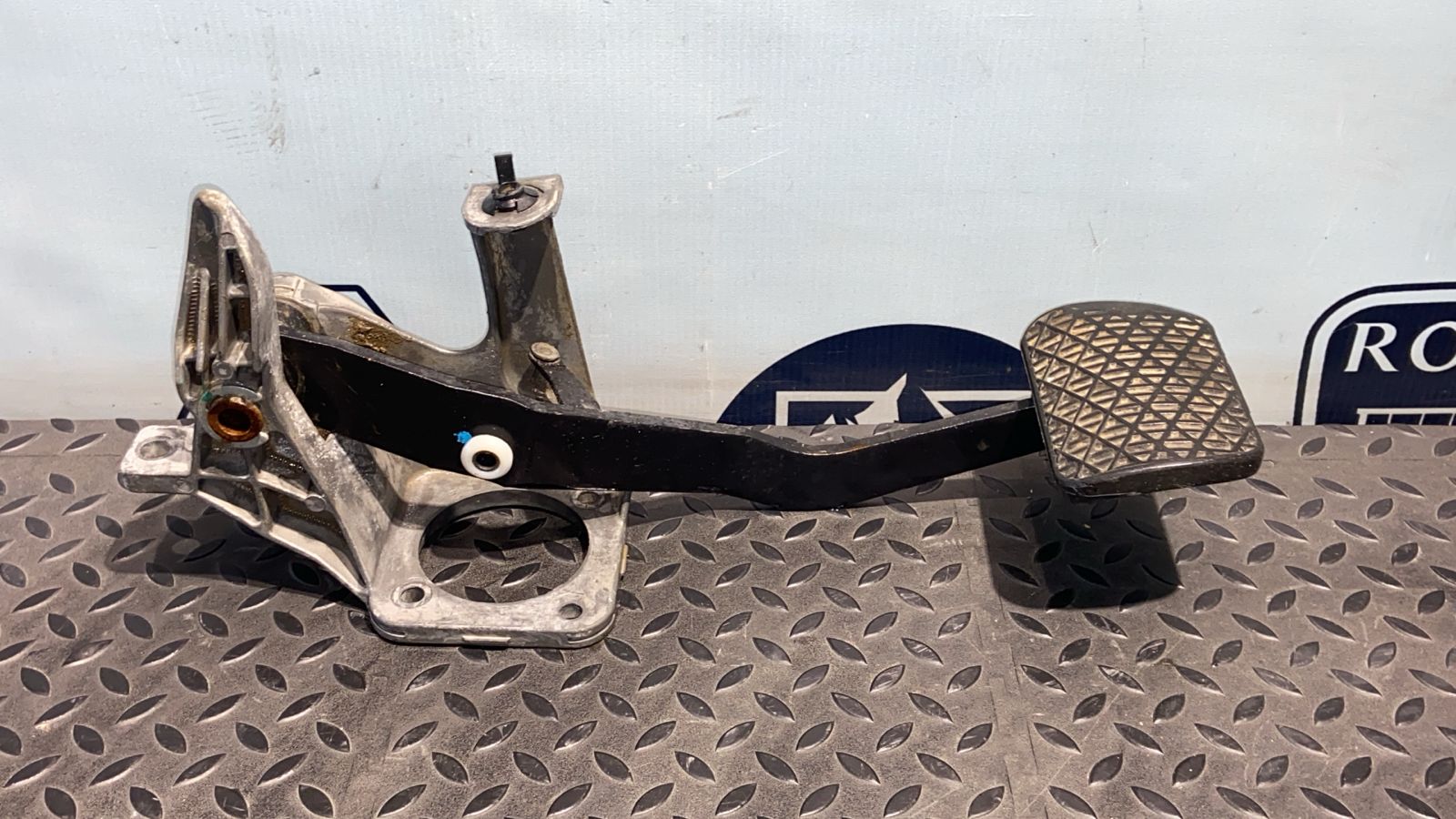 Педаль тормоза Mercedes E/W211 2002-2009