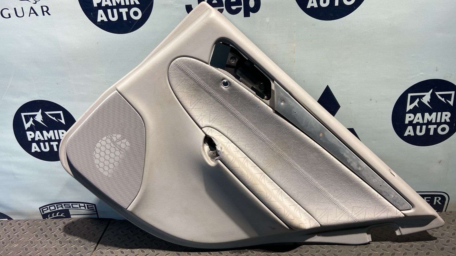 Обшивка двери задняя правая Mercedes C/W203 2000-2008