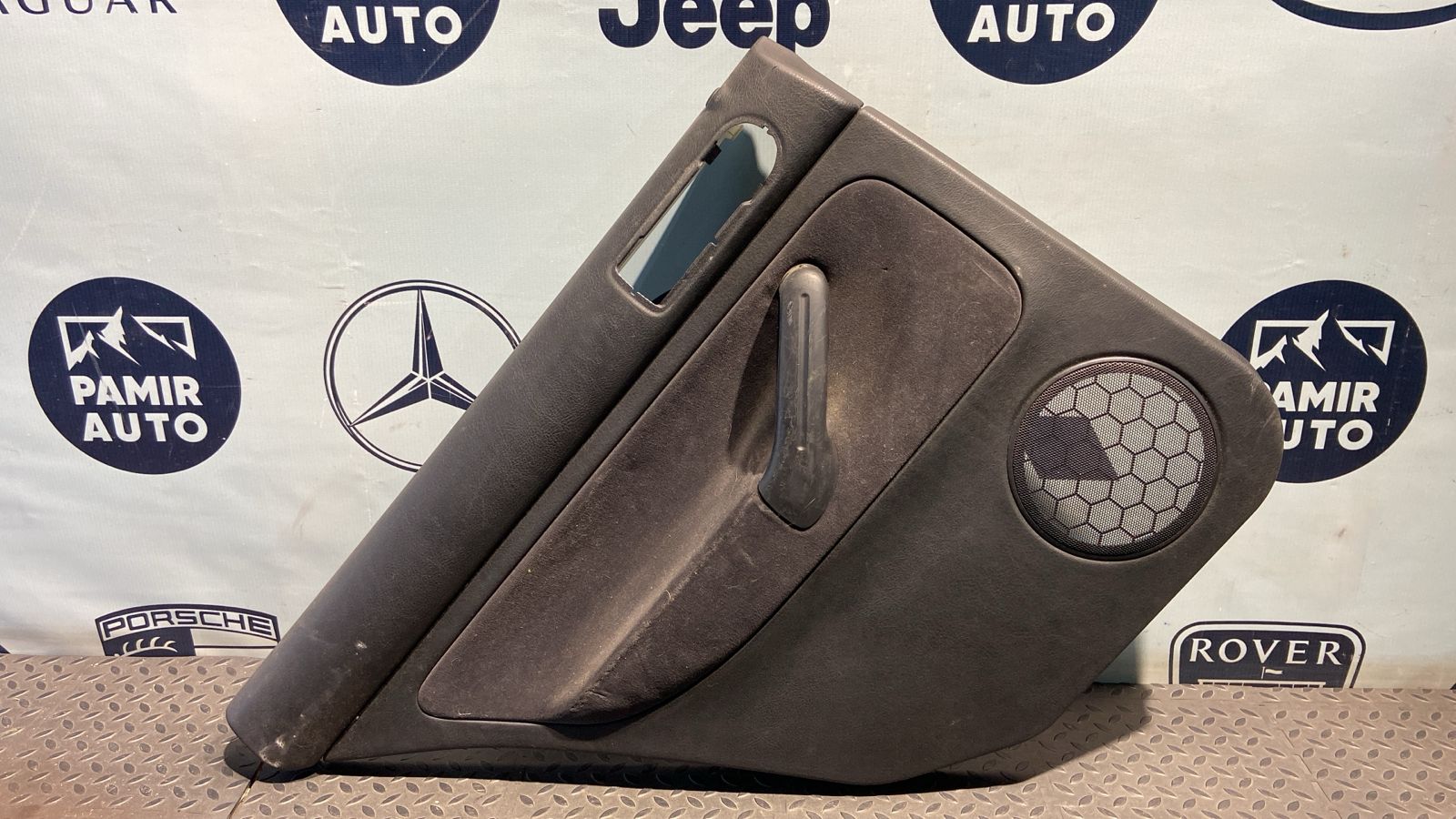 Обшивка двери задняя левая Volkswagen Golf/4 1997-2006