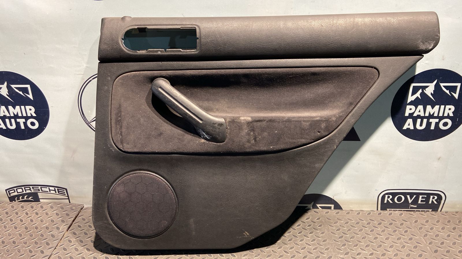 Обшивка двери задняя правая Volkswagen Golf/4 1997-2006