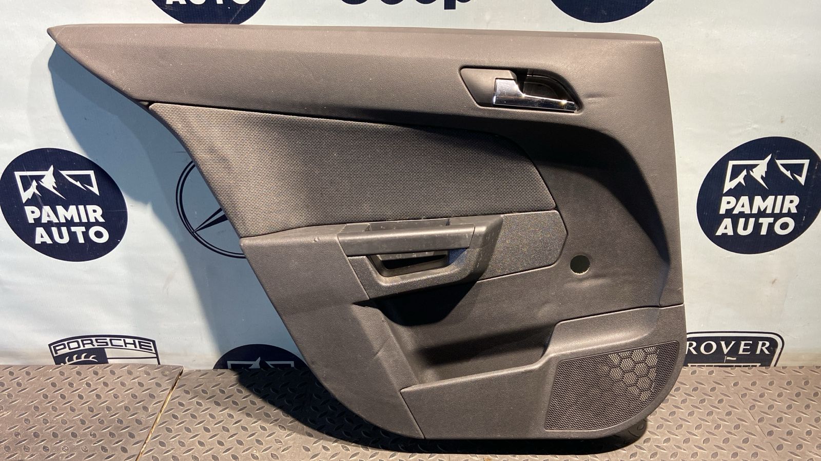 Обшивка двери задняя левая Opel Astra/H 2004-2014