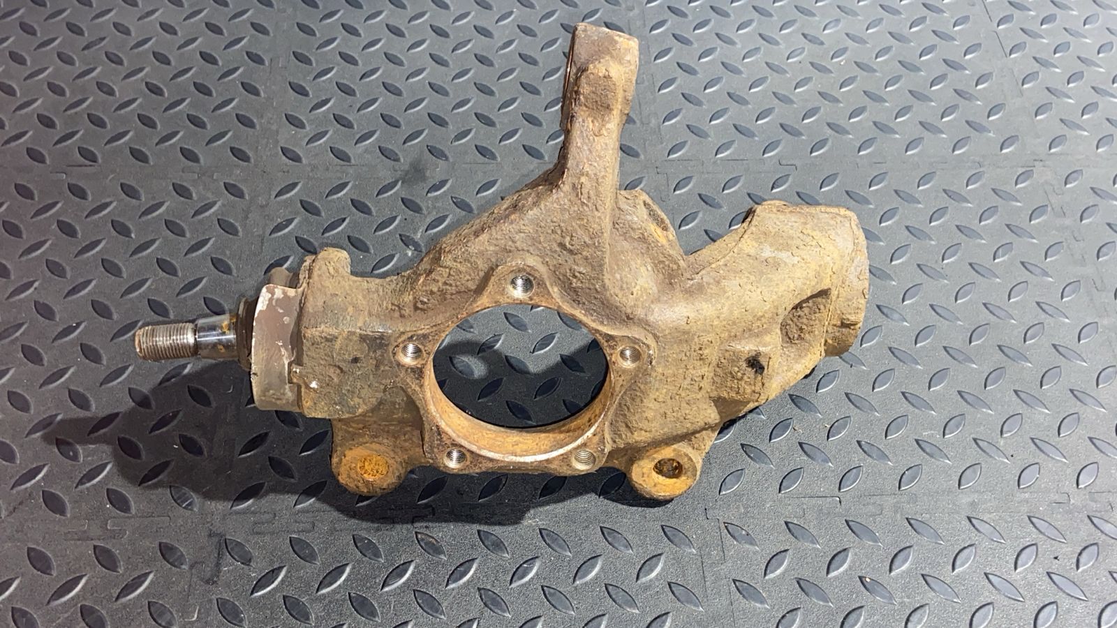 Кулак поворотный передний правый Ford Transit 2006-2013