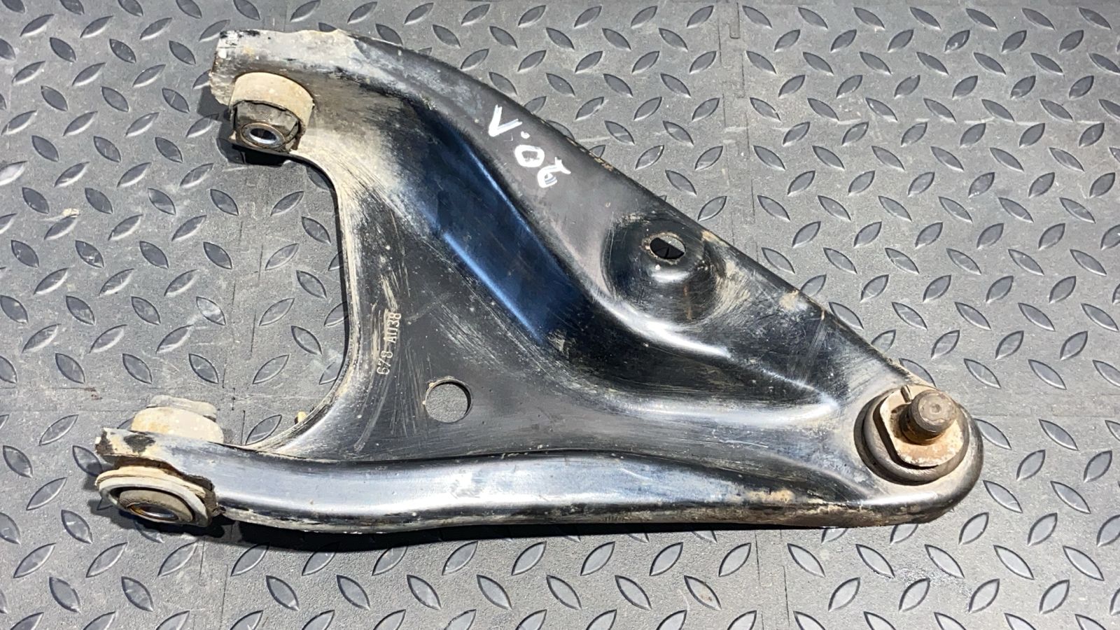 Рычаг передний левый Renault Sandero 2009-2014