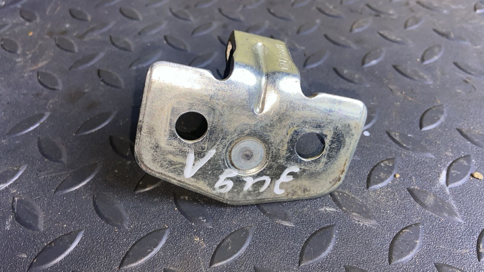 Ответная часть замка двери Opel Zafira/B 2005-2014