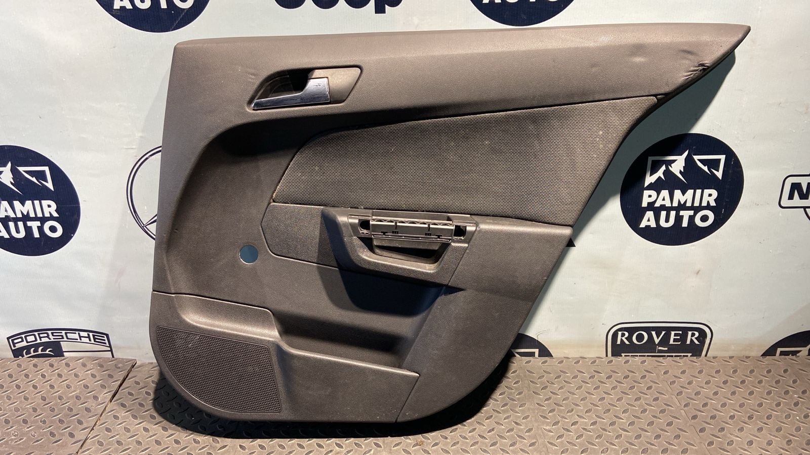 Обшивка двери задняя правая Opel Astra/H 2004-2014