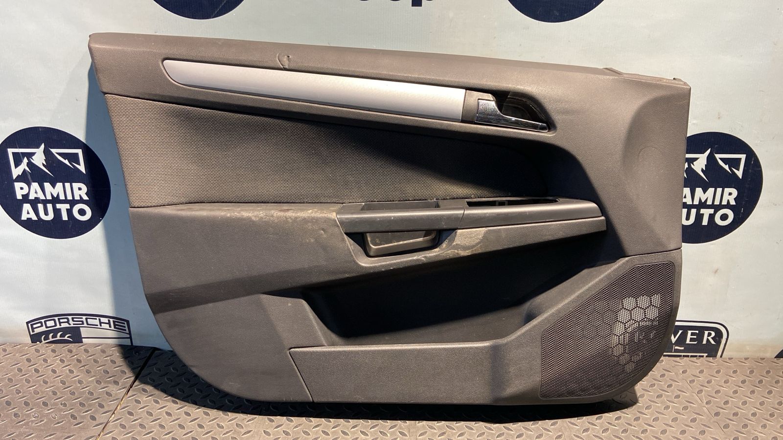 Обшивка двери передняя левая Opel Astra/H 2004-2014