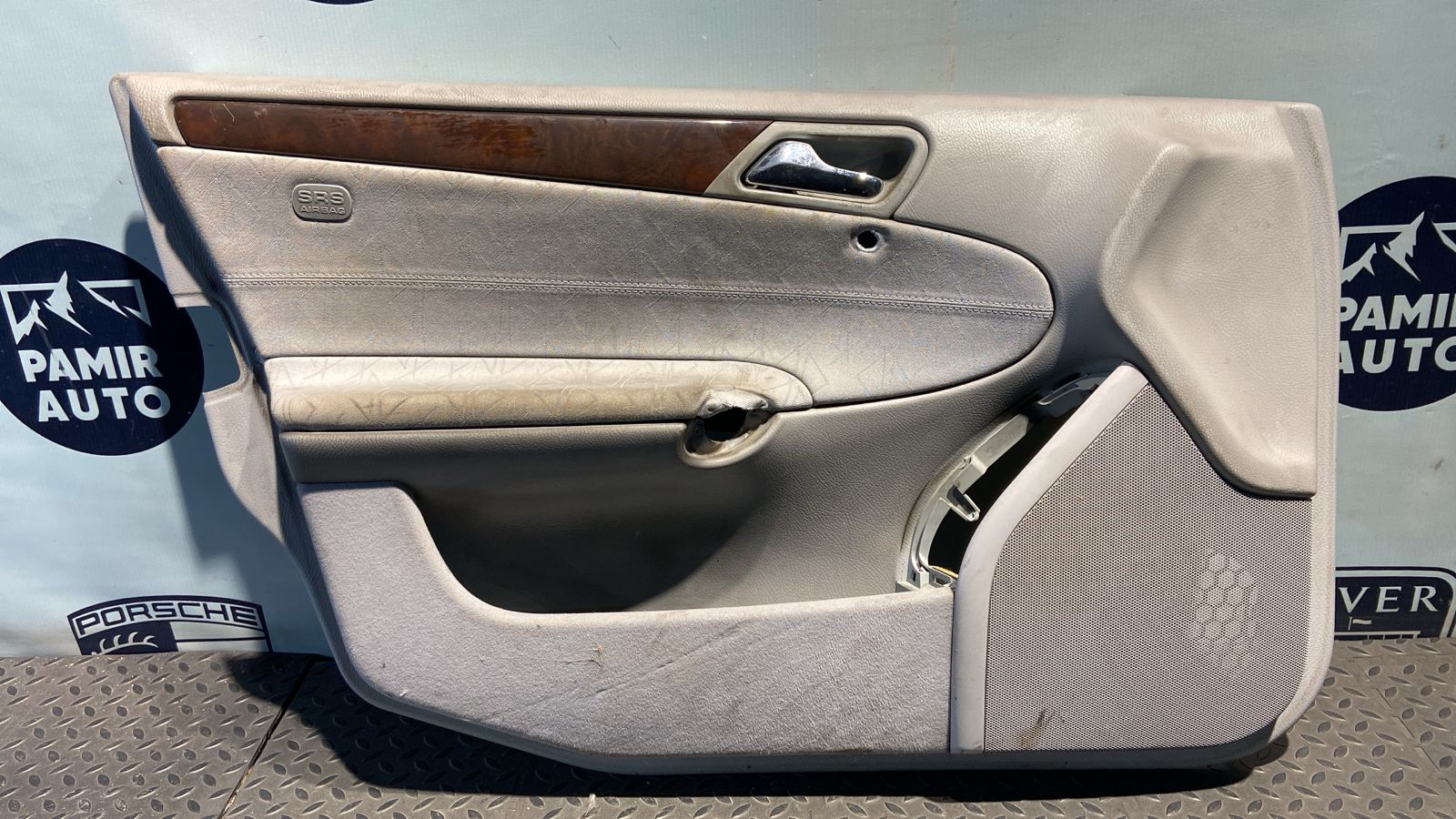 Обшивка двери передняя левая Mercedes C/W203 2000-2008