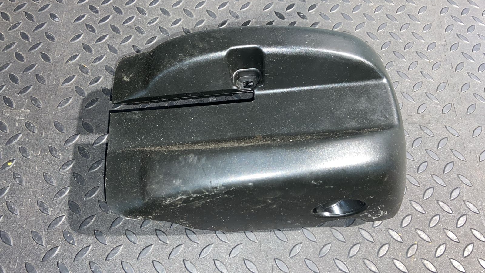 Кожух рулевой колонки нижний Volkswagen Golf/5 2003-2009