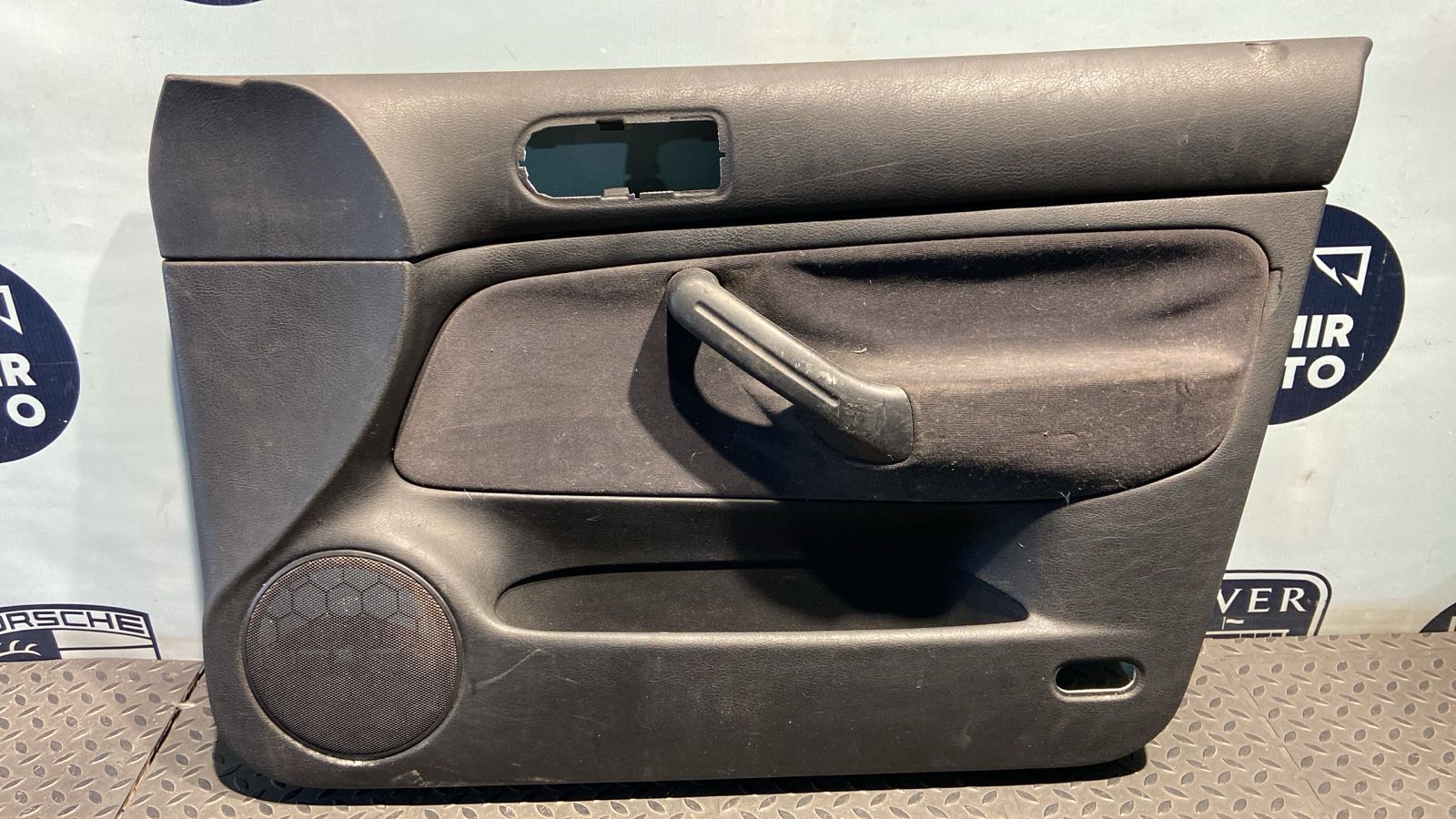 Обшивка двери передняя правая Volkswagen Golf/4 1997-2006