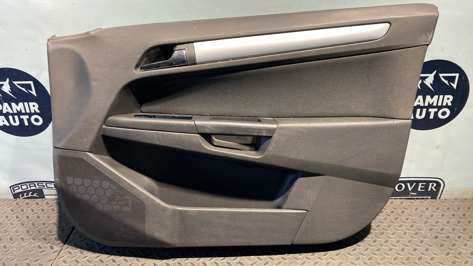 Обшивка двери передняя правая Opel Astra/H 2004-2014