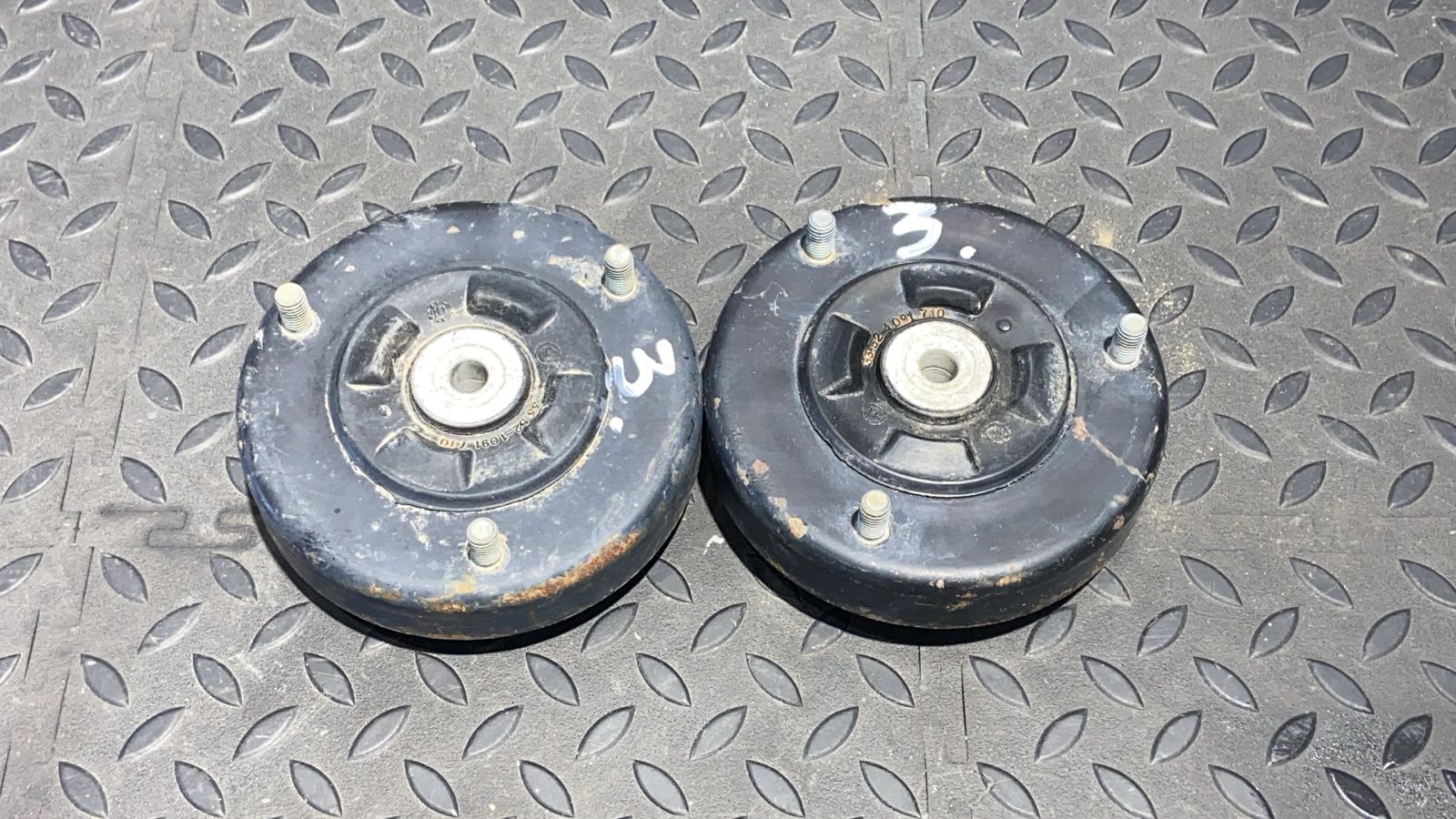 Опора амортизатора задняя BMW 5/E39 1995-2004