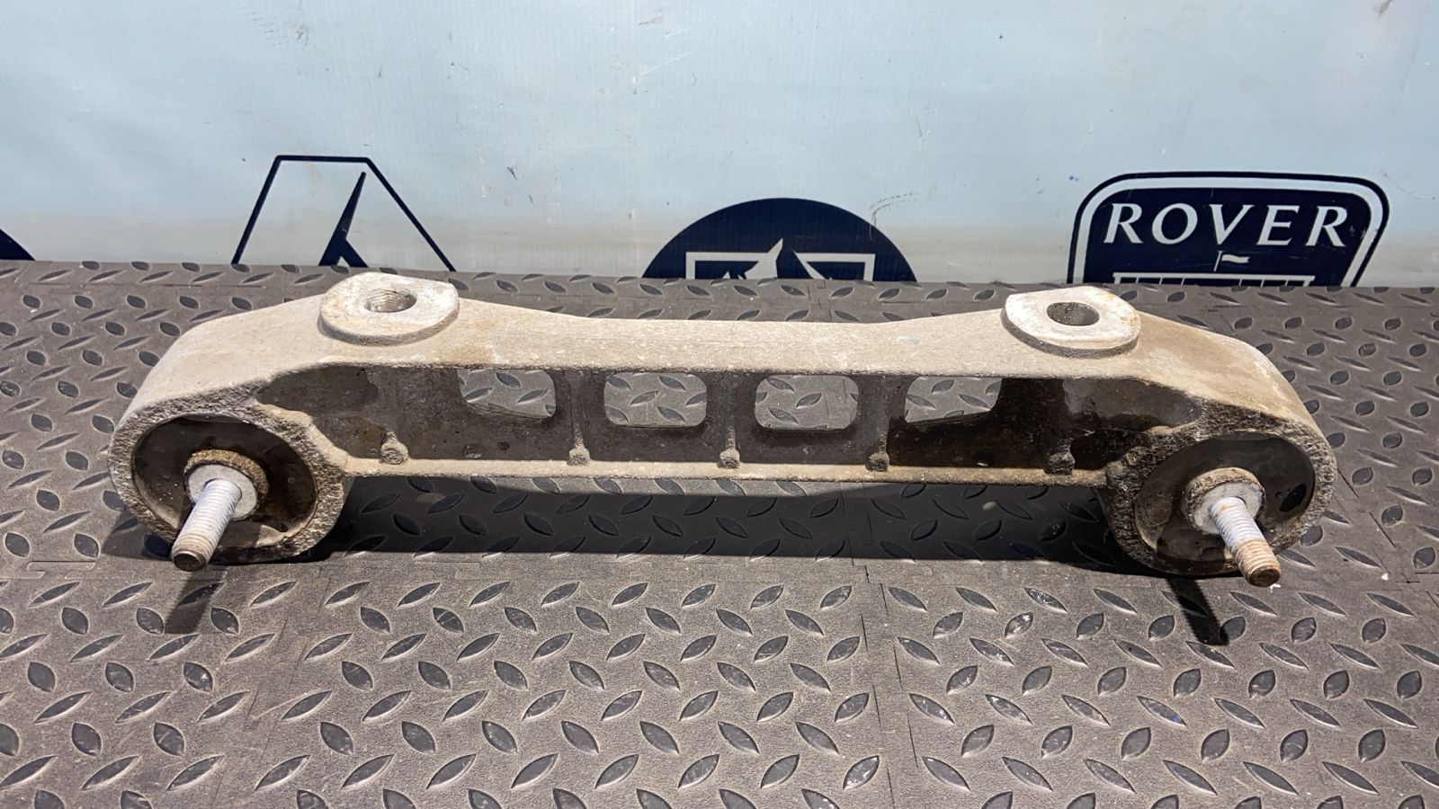 Кронштейн редуктора Mercedes Vito/W639 2003-2014