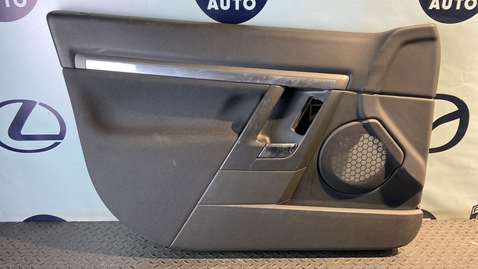 Обшивка двери передняя левая Opel Signum 2003-2008