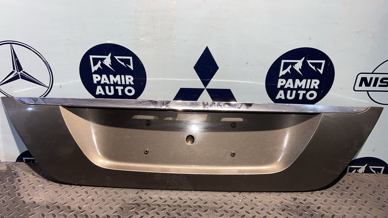 Накладка двери багажника Mercedes E/W211 2002-2009