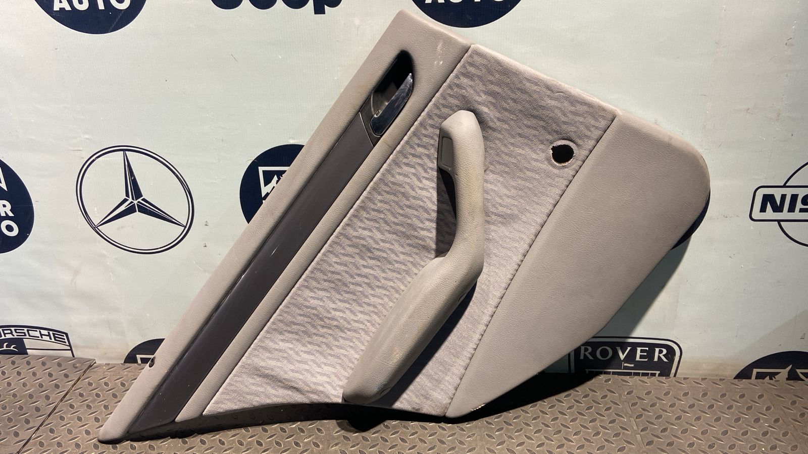 Обшивка двери задняя левая BMW 3/E46 1998-2007