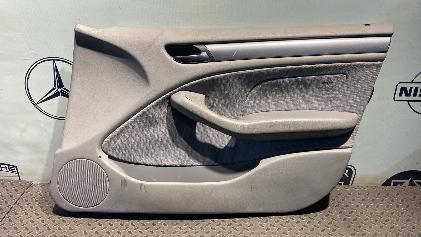 Обшивка двери передняя правая BMW 3/E46 1998-2007