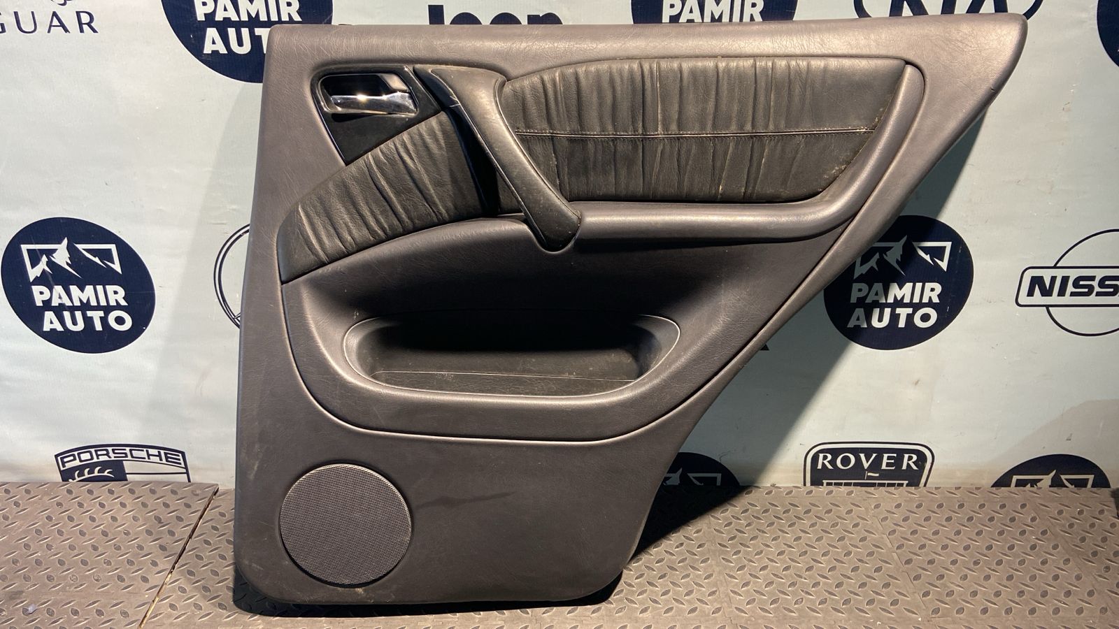 Обшивка двери задняя правая Mercedes M/W163 1997-2005