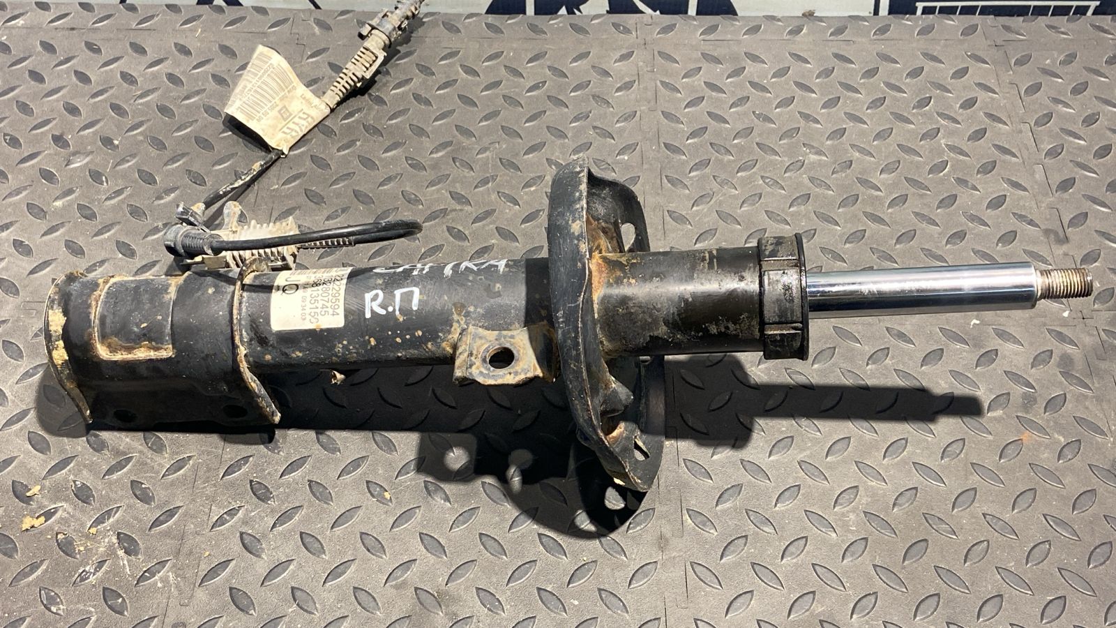 Амортизатор передний правый Opel Zafira/B 2005-2014