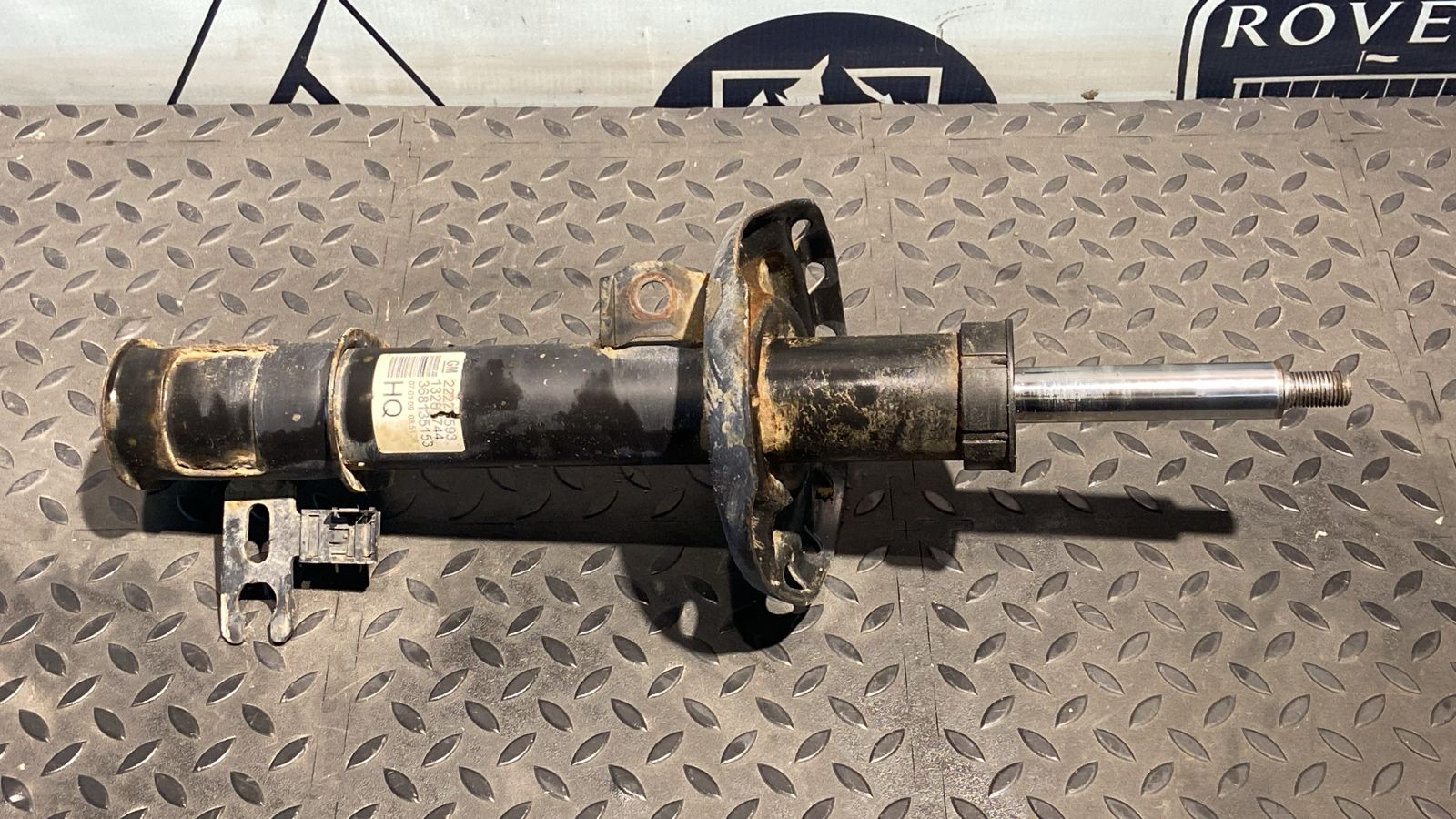 Амортизатор передний левый Opel Zafira/B 2005-2014