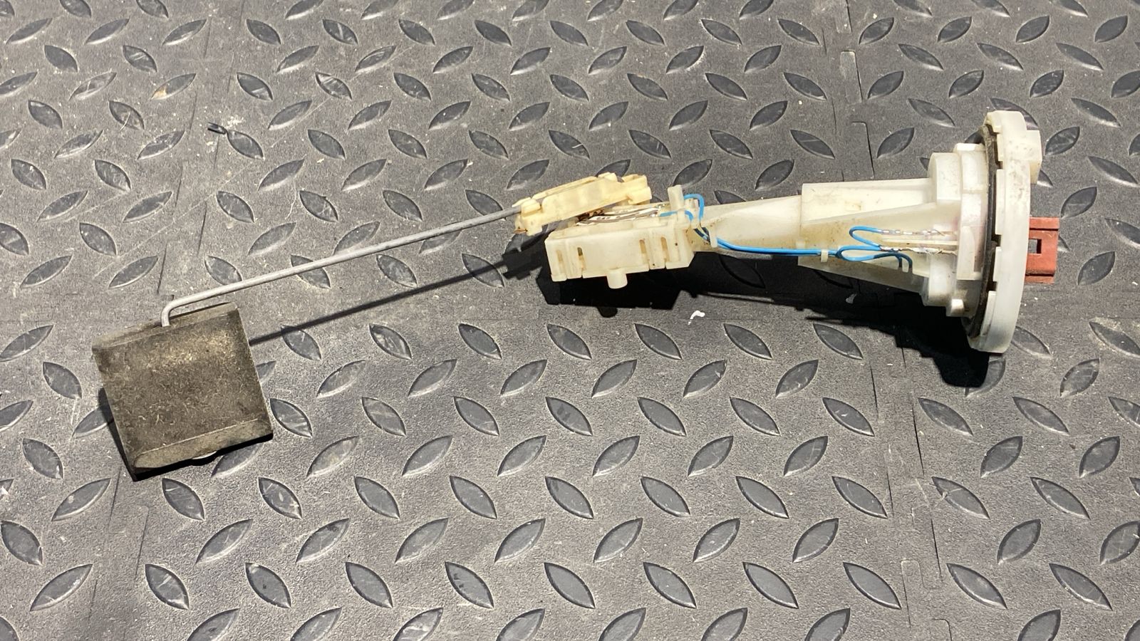 Датчик уровня топлива Mercedes E/W210 1995-2003