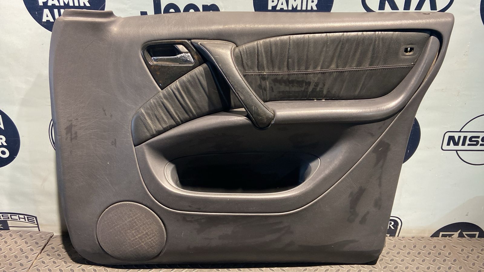 Обшивка двери передняя правая Mercedes M/W163 1997-2005