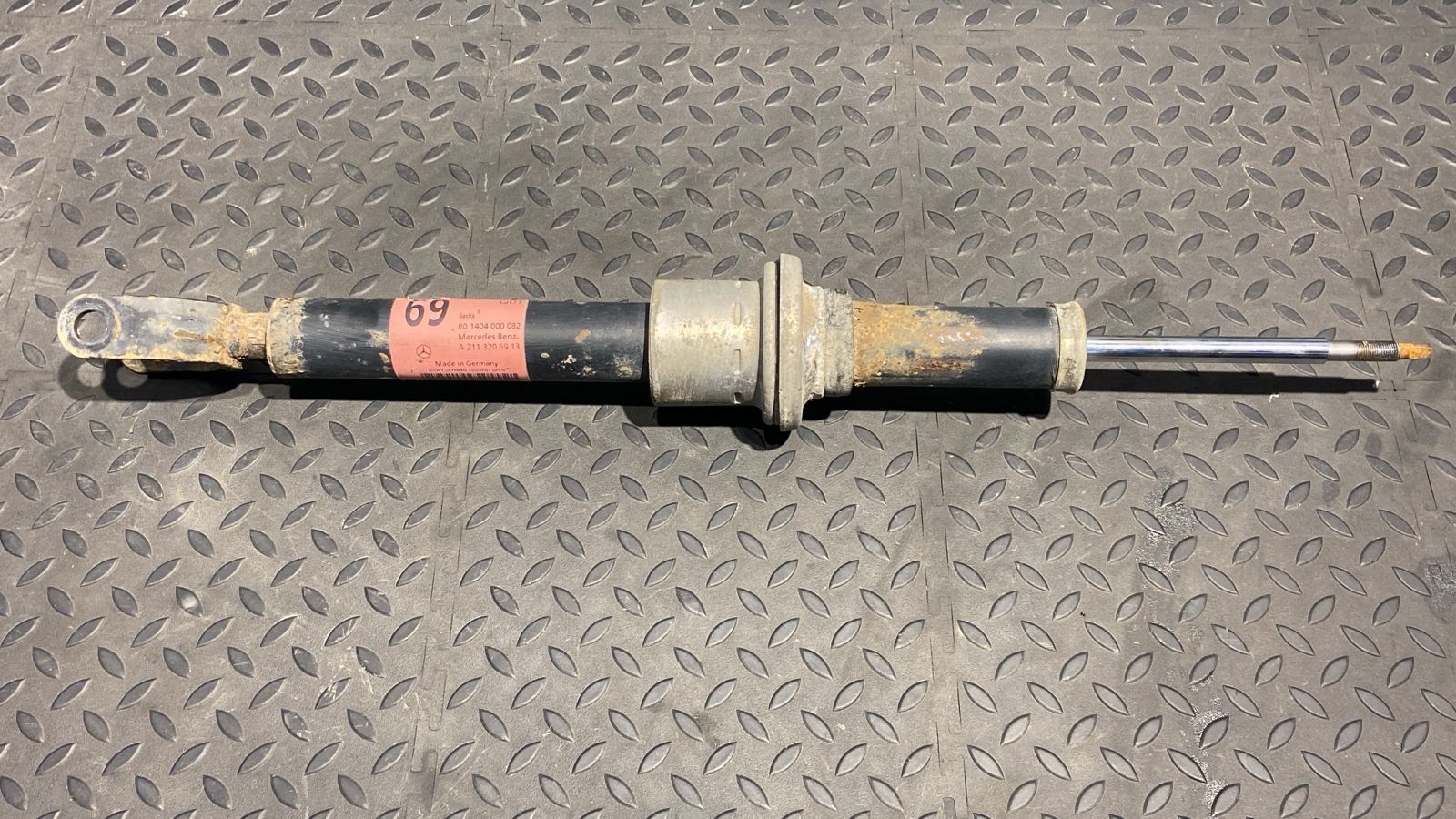 Амортизатор передний Mercedes E/W211 2002-2009