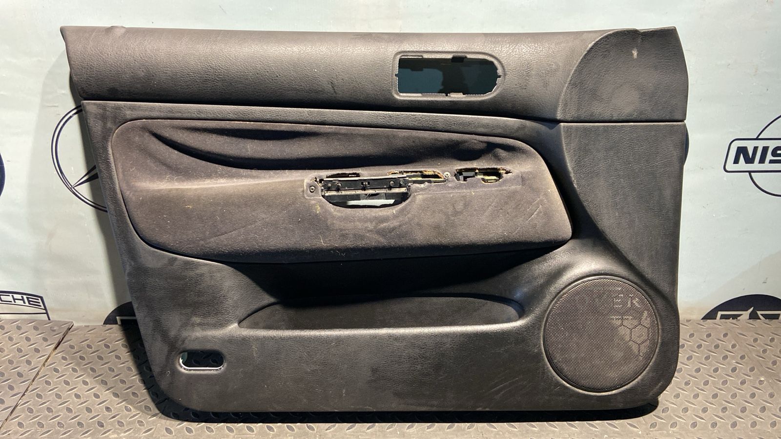 Обшивка двери передняя левая Volkswagen Golf/4 1997-2006