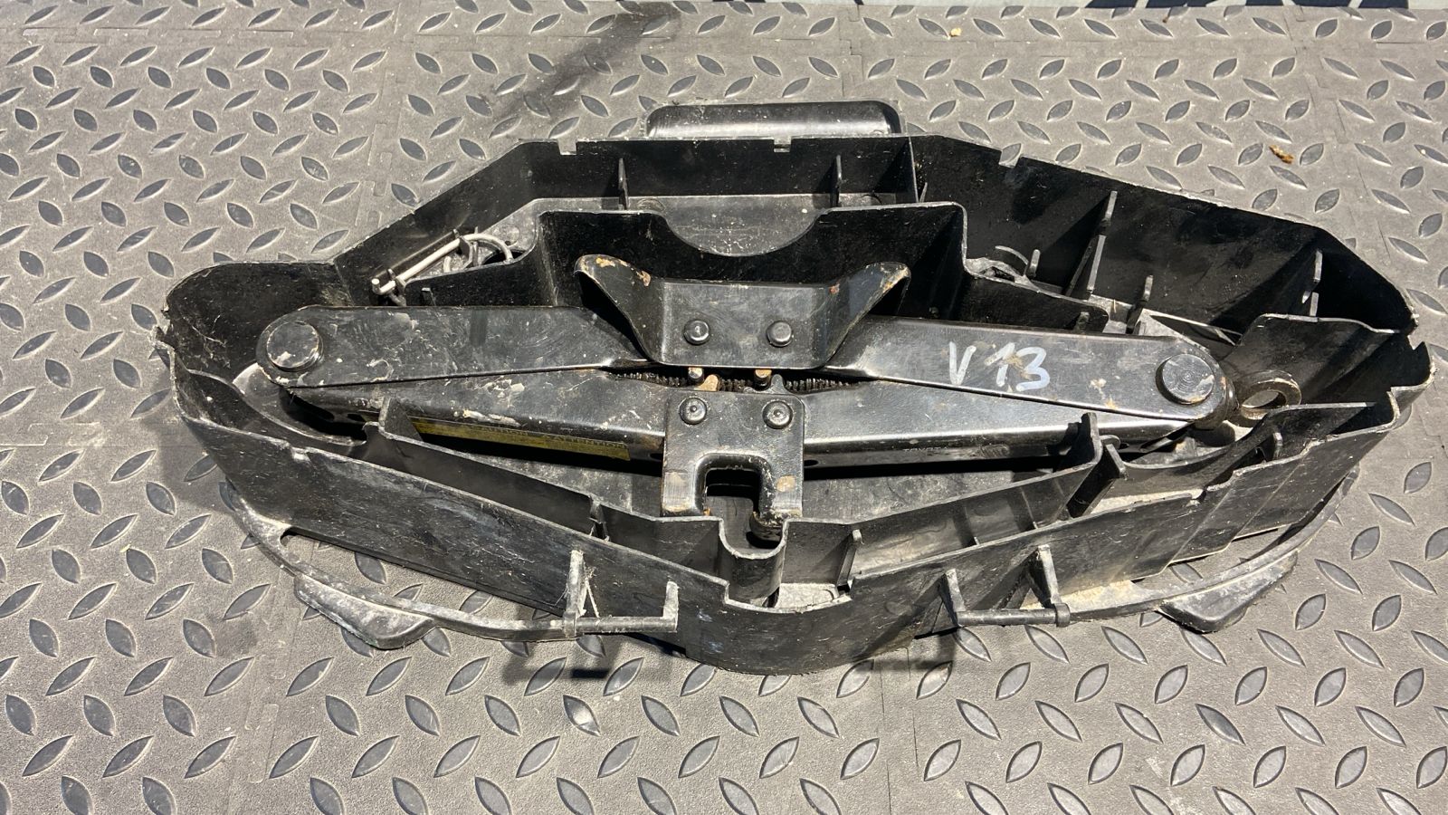 Домкрат Toyota Avensis/2 2003-2009