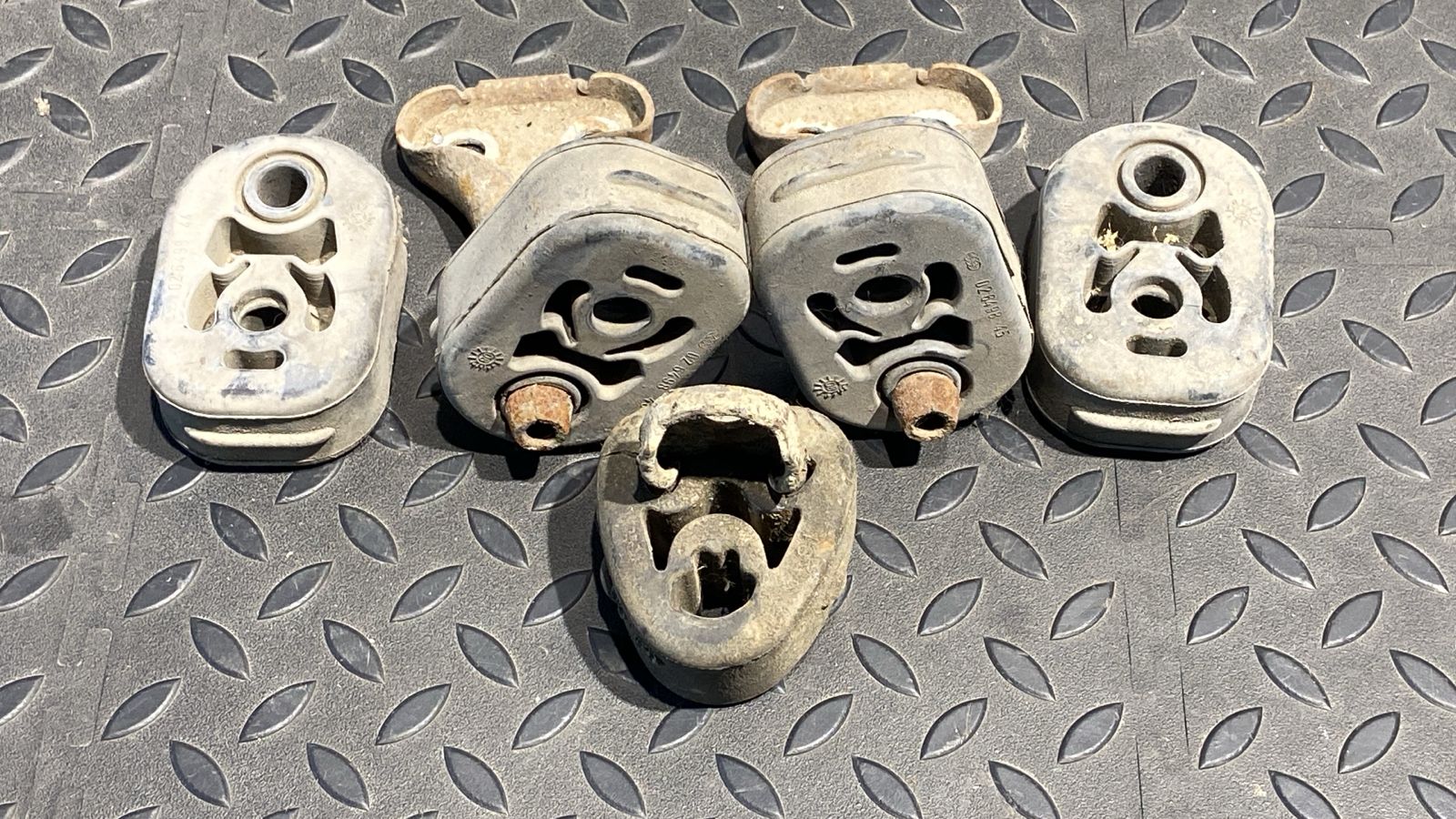 Подвес глушителя Mercedes C/W202 1993-2001