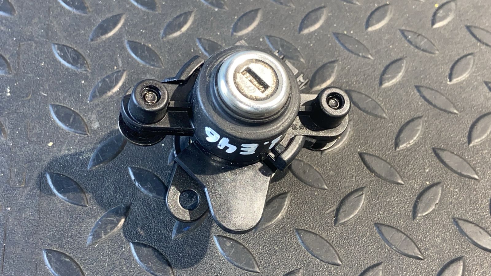 Личинка замка багажника BMW 3/E46 1998-2007