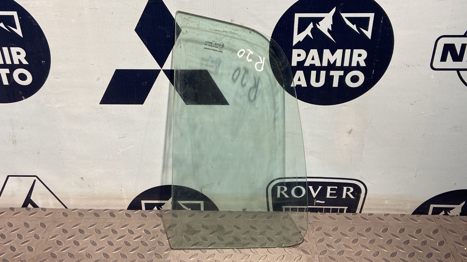 Форточка двери задняя правая Renault Sandero 2009-2014