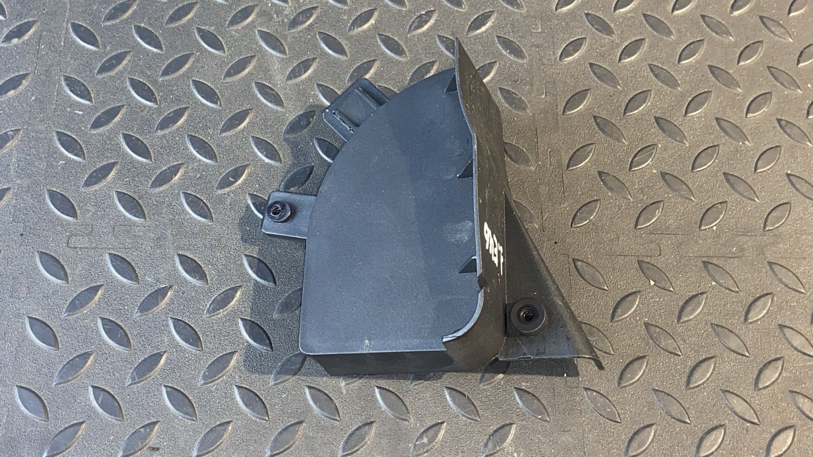 Кожух замка багажника BMW 3/E46 1998-2007