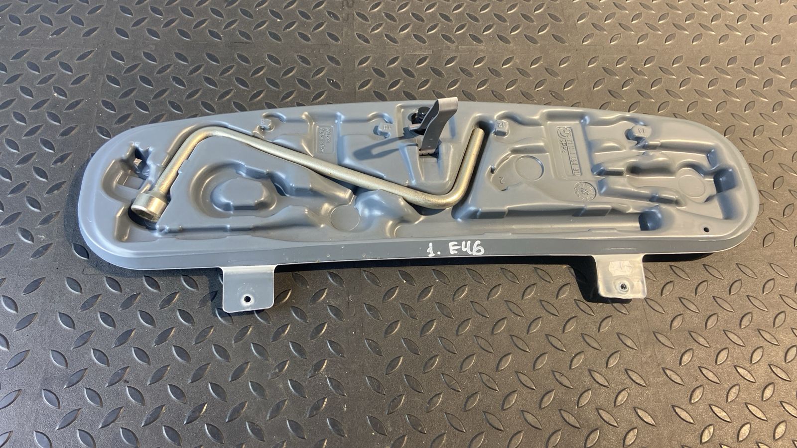 Ящик для инструментов BMW 3/E46 1998-2007