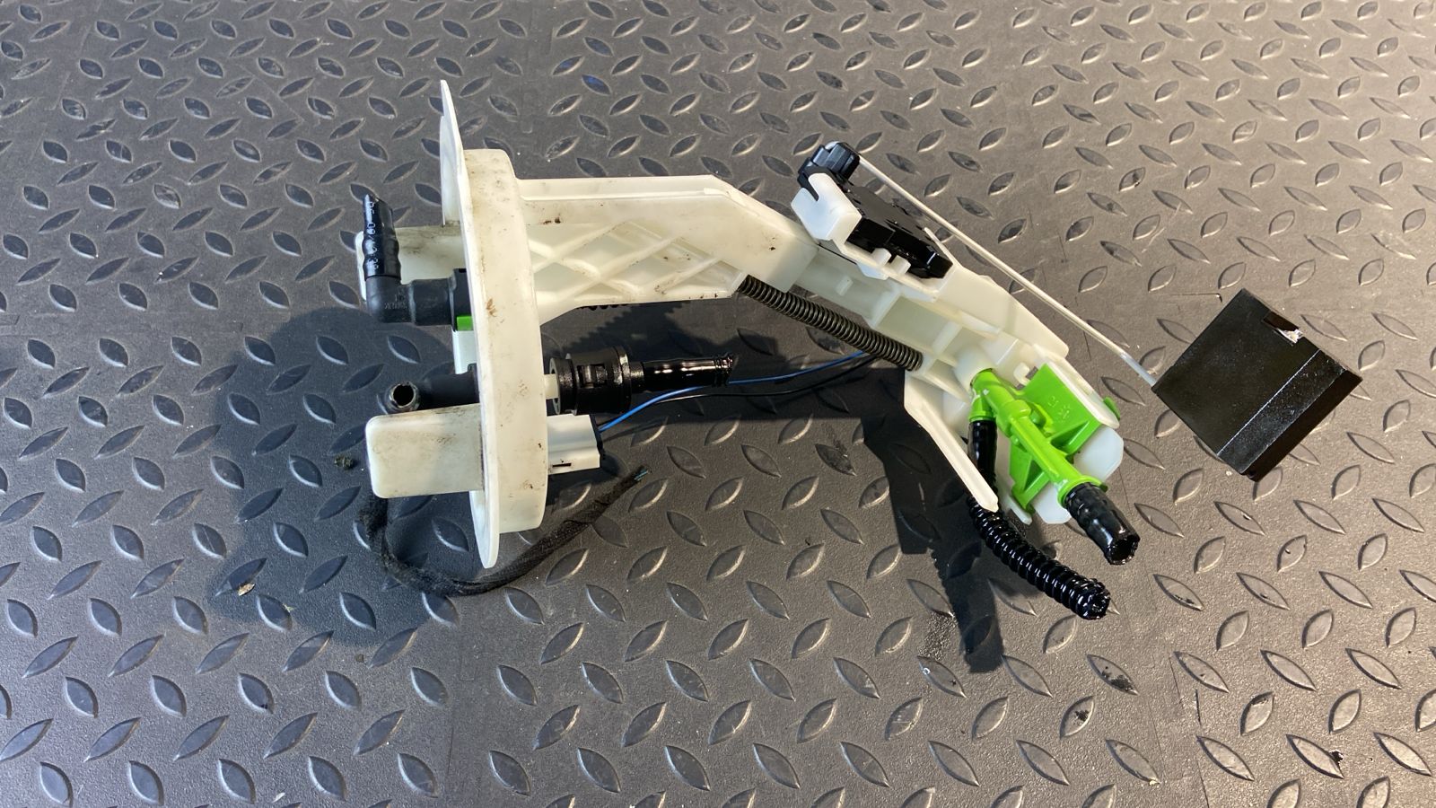 Датчик уровня топлива Mercedes C/W204 2006-2015