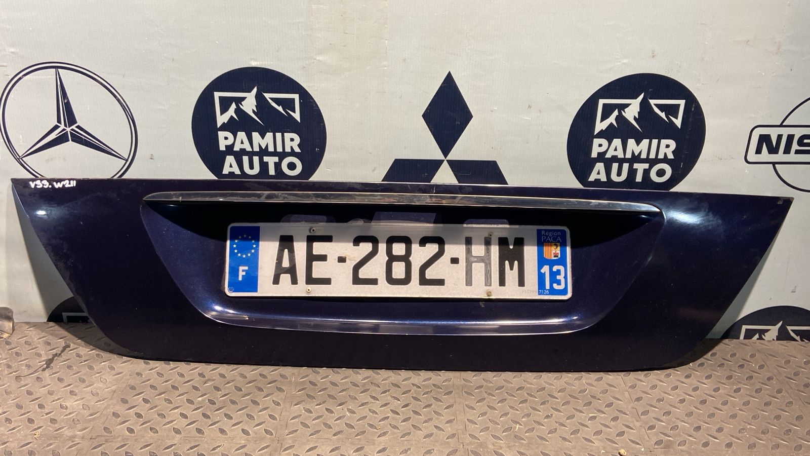 Накладка крышки багажника Mercedes E/W211 2002-2009