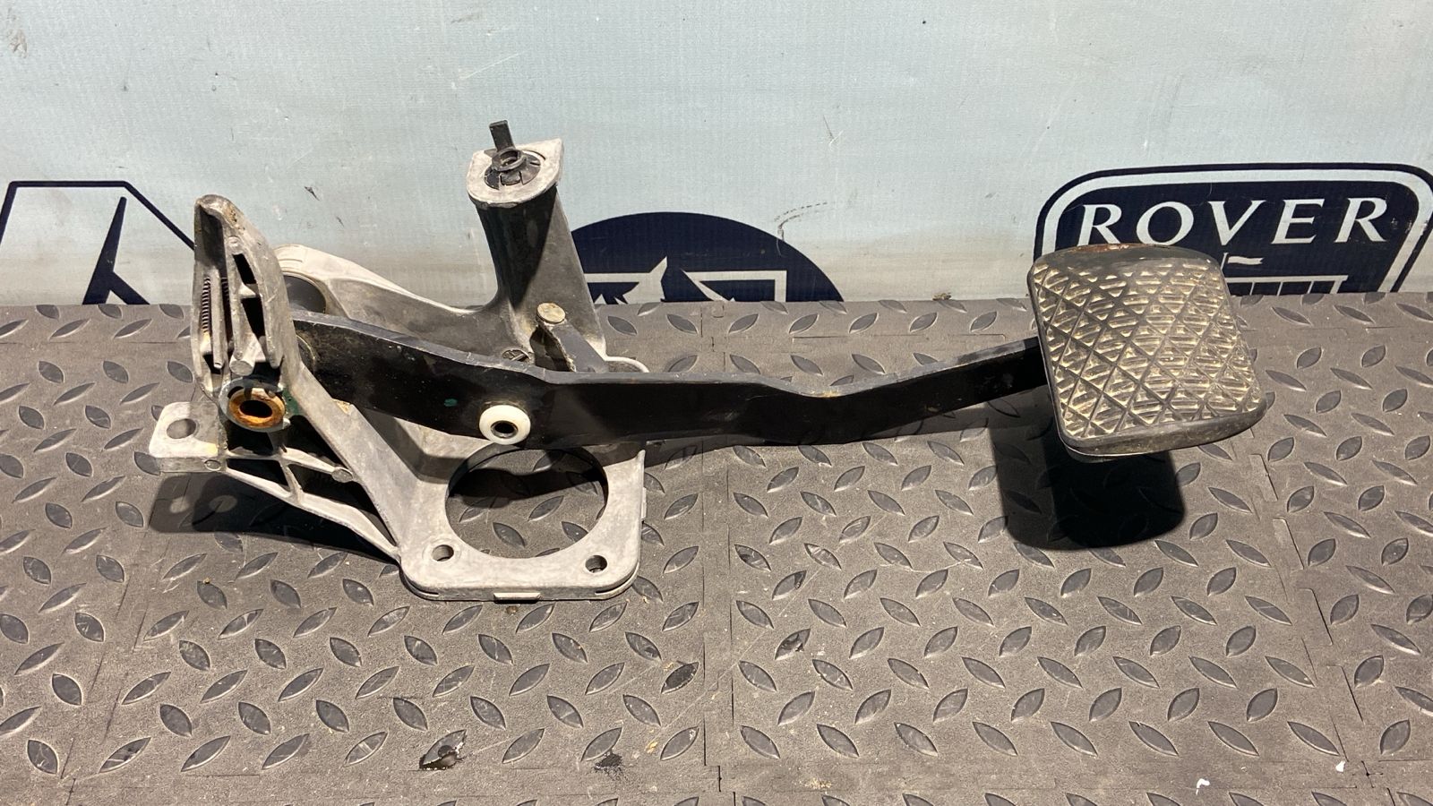 Педаль тормоза Mercedes E/W211 2002-2009