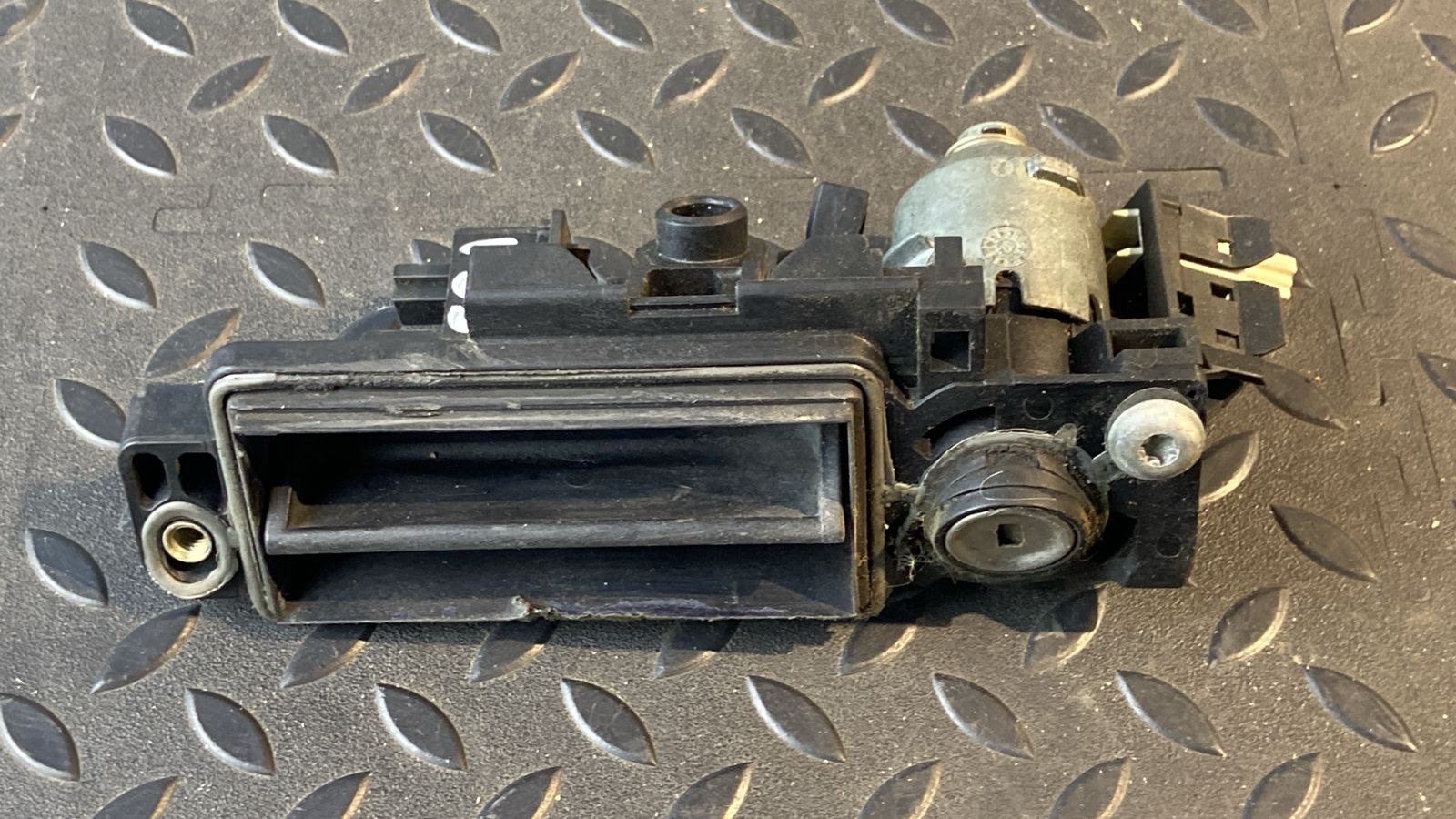 Ручка крышки багажника Mercedes E/W211 2002-2009