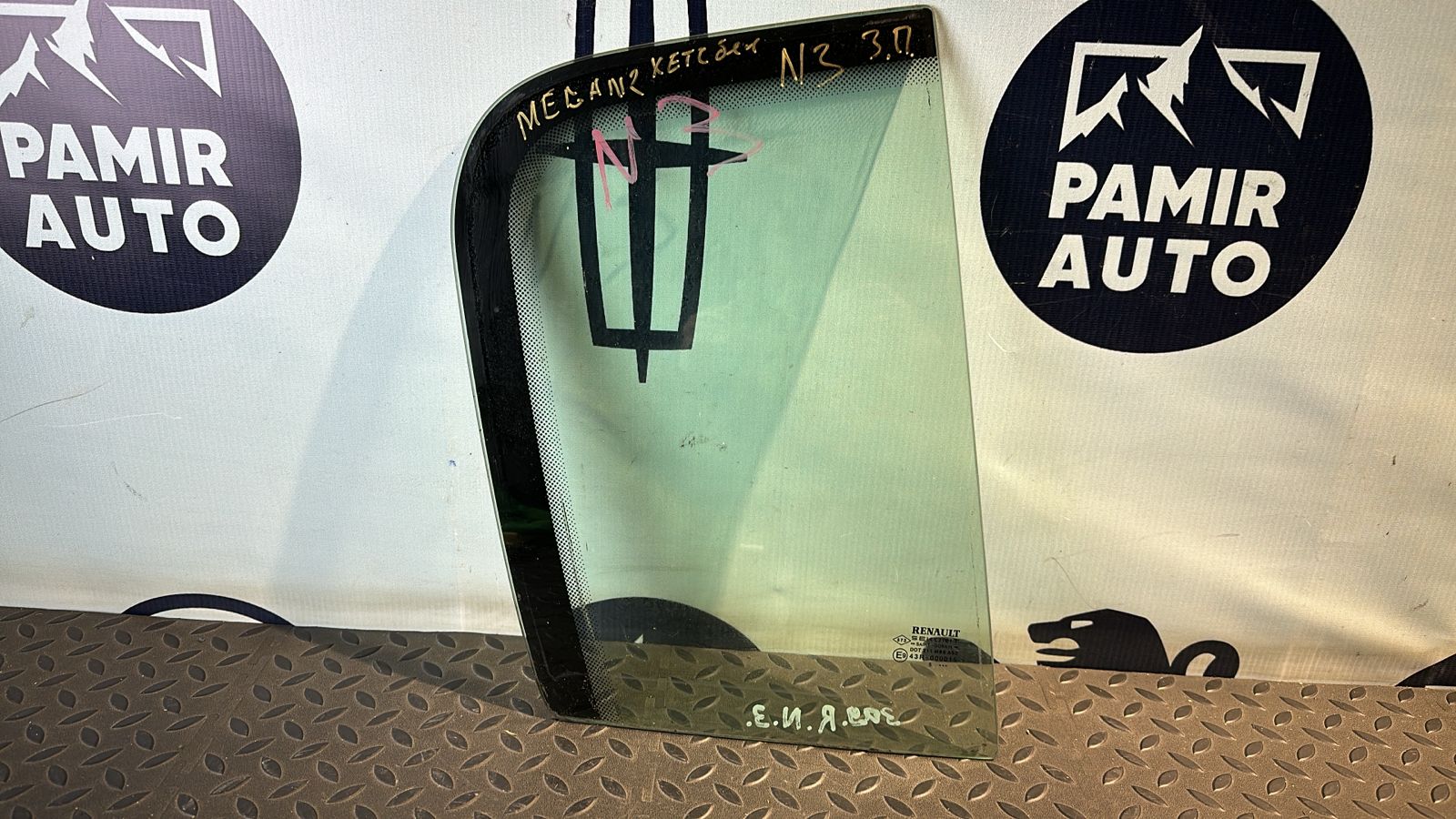 Форточка двери задняя правая Renault Megane/2 2002-2009